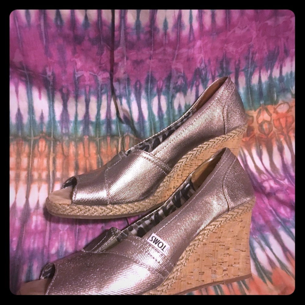 TOMS gold wedges